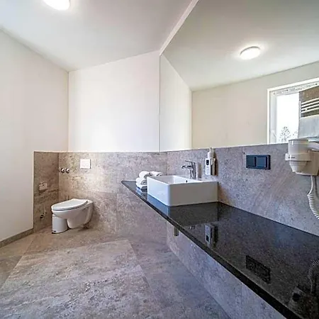 Ee Bed & Breakfast 4*